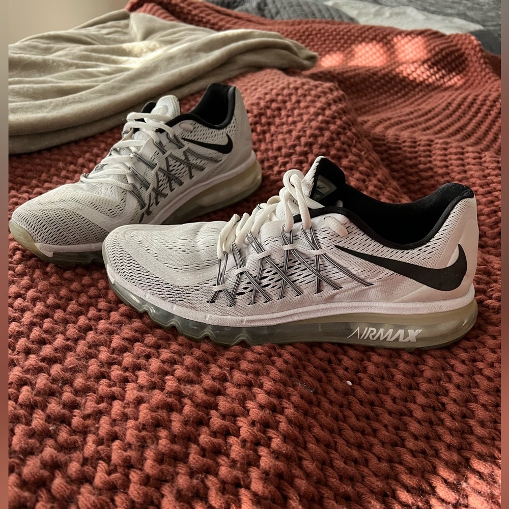 White Nike Air Max